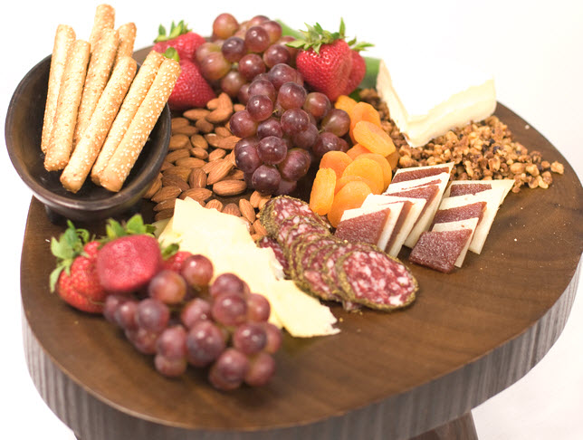 Plateau pepperoni noix raisins brie Plateau pepperoni noix raisins brie