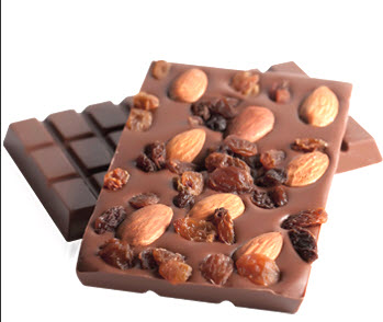 Tablettes de chocolat aux amandes et raisins secs